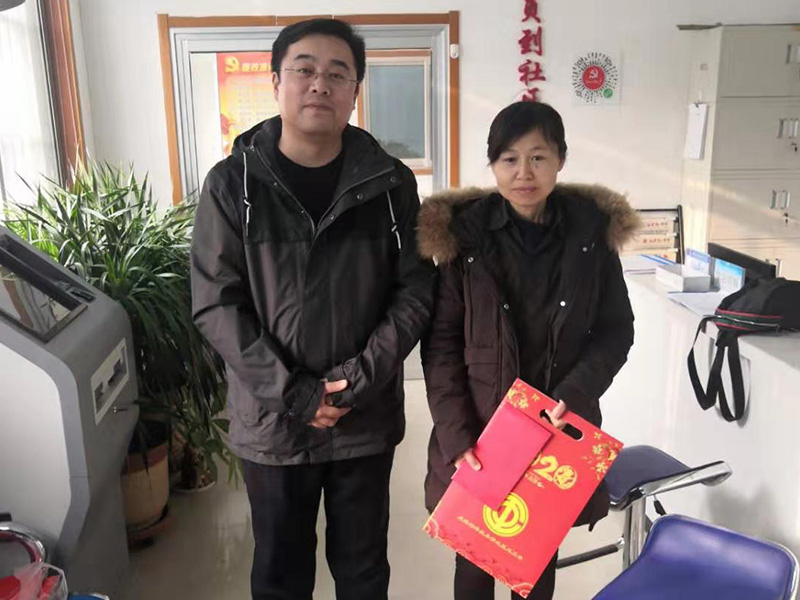 公司領導走訪、慰問社區困難家庭